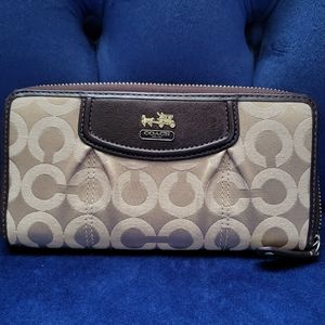 Coach Signature C Horse & Carriage wallet